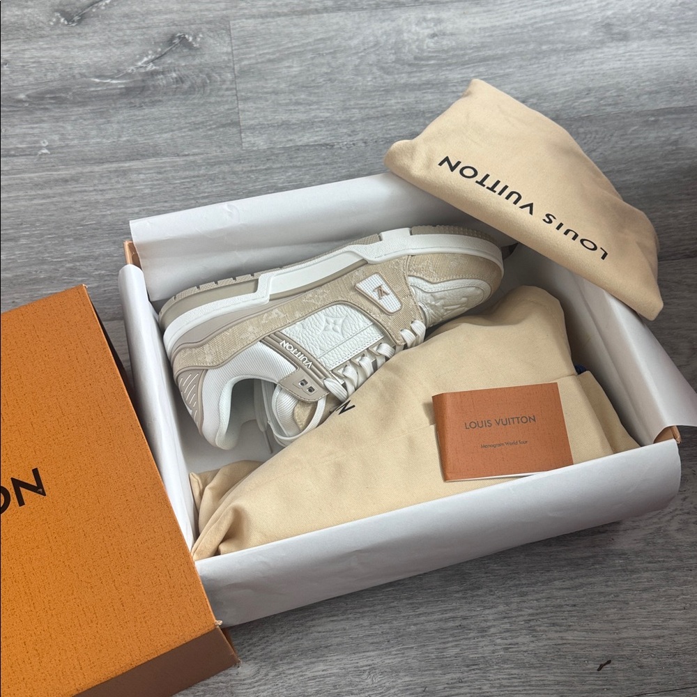 LV TRAINER SKEAKER  us man 7 / 41